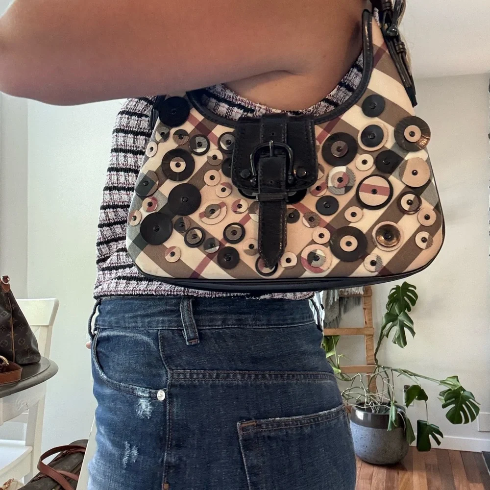 Burberry Black and White Shoulder Bag with Playful Pattern - Picture 4 of 4